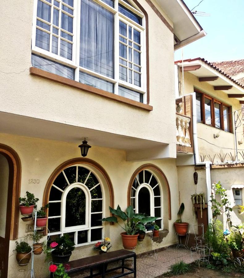 Residencial Moroni - Alojamiento En Cochabamba B&B 외부 사진