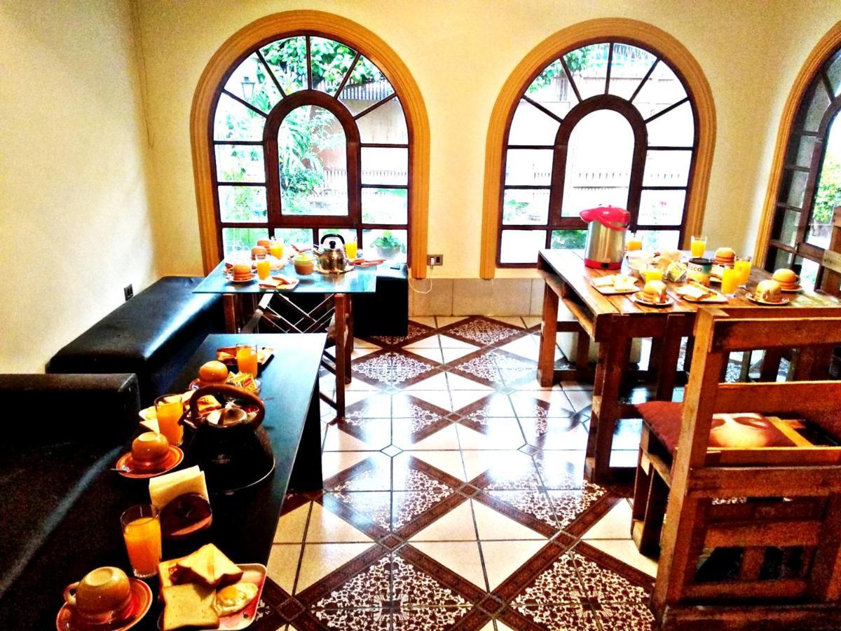 Residencial Moroni - Alojamiento En Cochabamba B&B 외부 사진