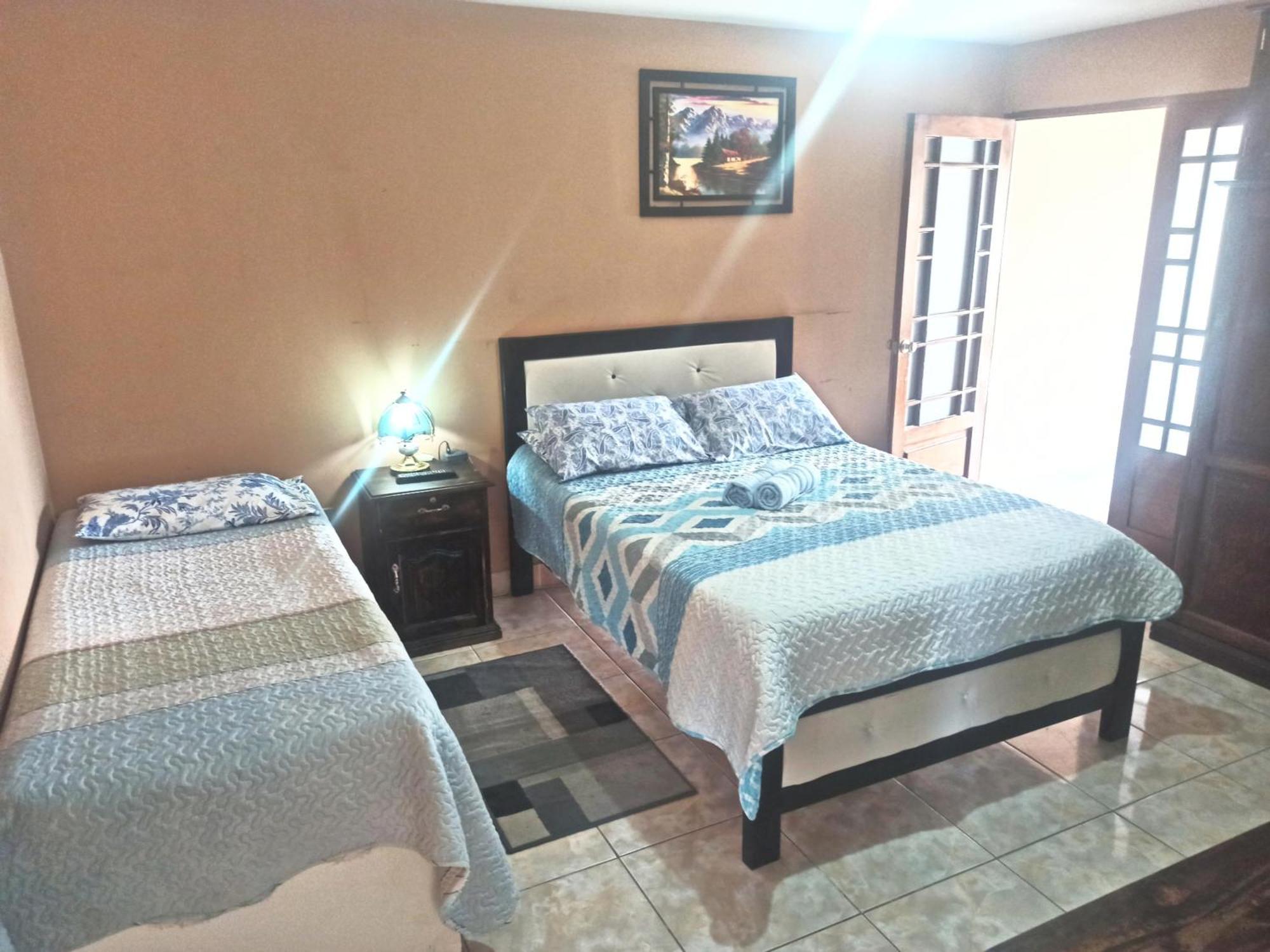Residencial Moroni - Alojamiento En Cochabamba B&B 외부 사진