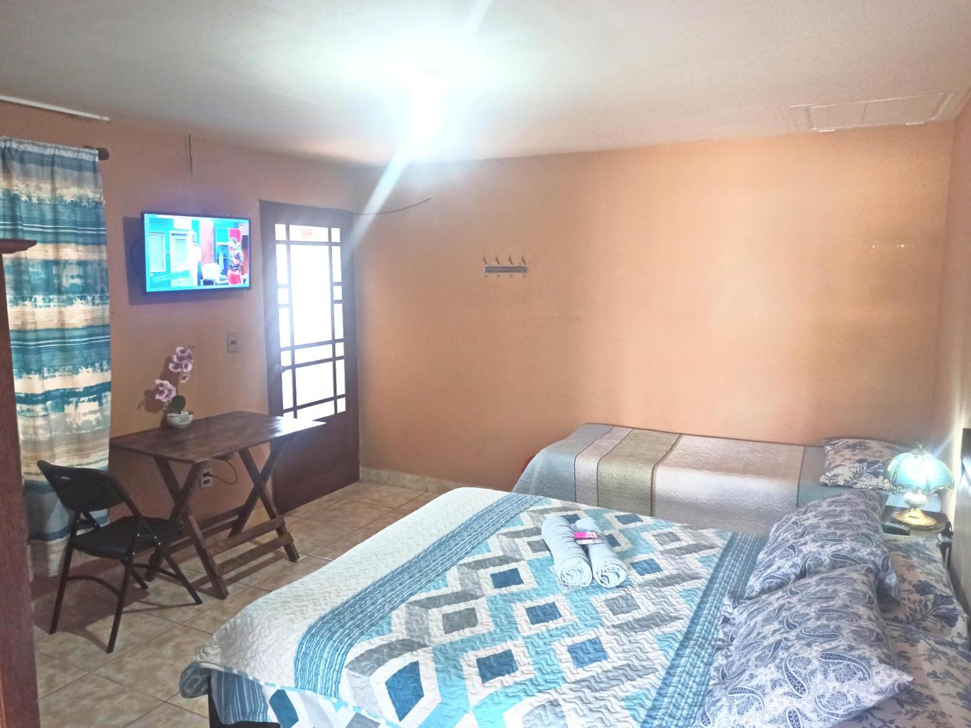 Residencial Moroni - Alojamiento En Cochabamba B&B 외부 사진