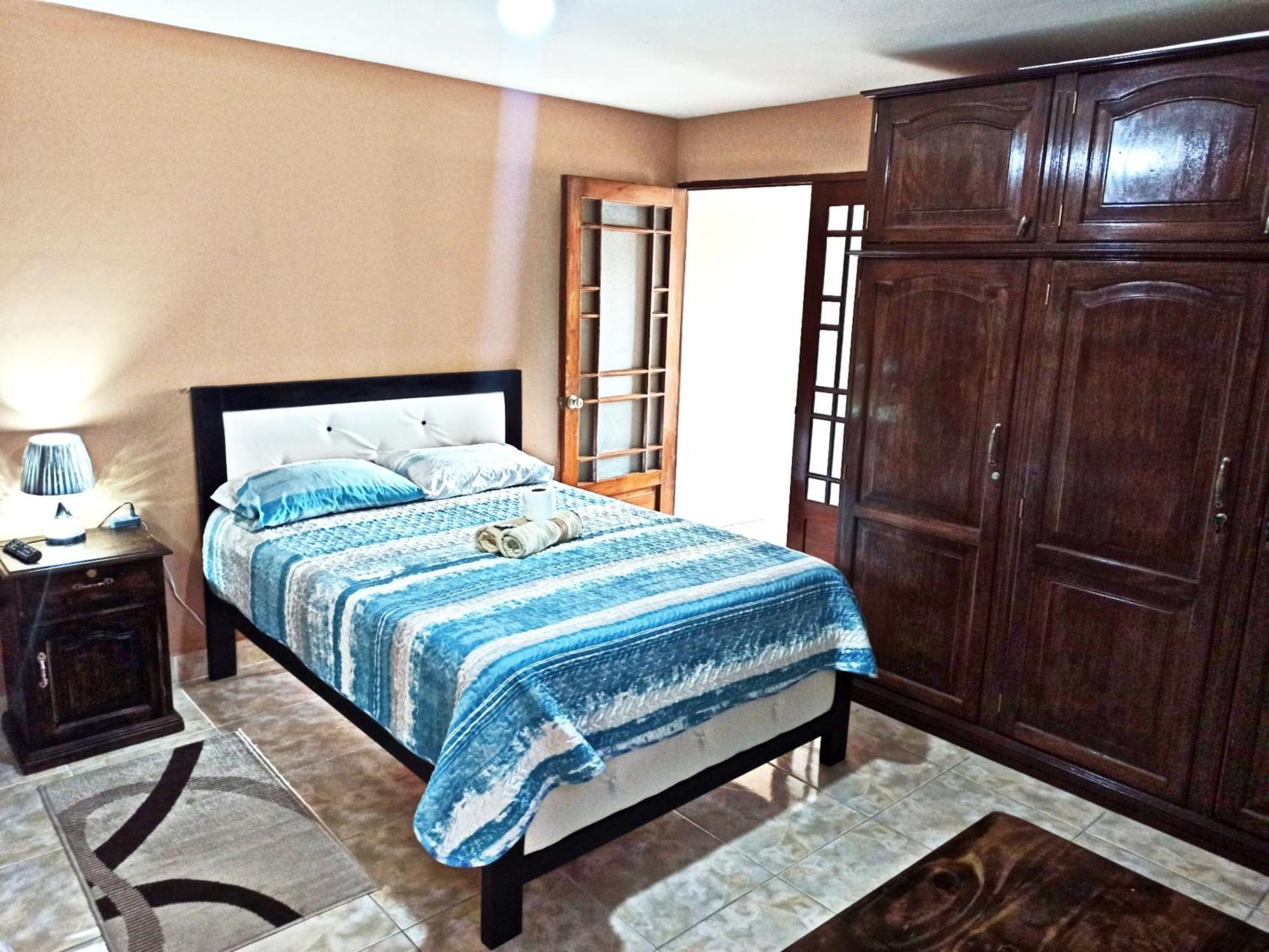 Residencial Moroni - Alojamiento En Cochabamba B&B 외부 사진